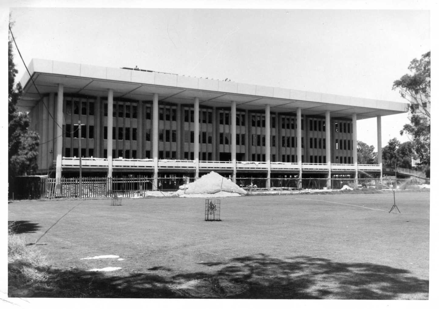 567P - New Library Building from Great Court - 25 October 1963