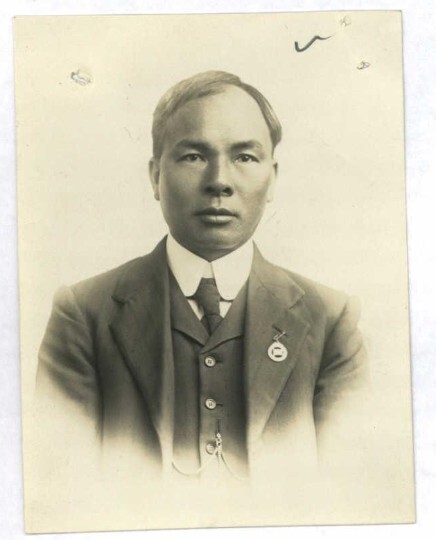 Photograph of Shong Lee in 1921