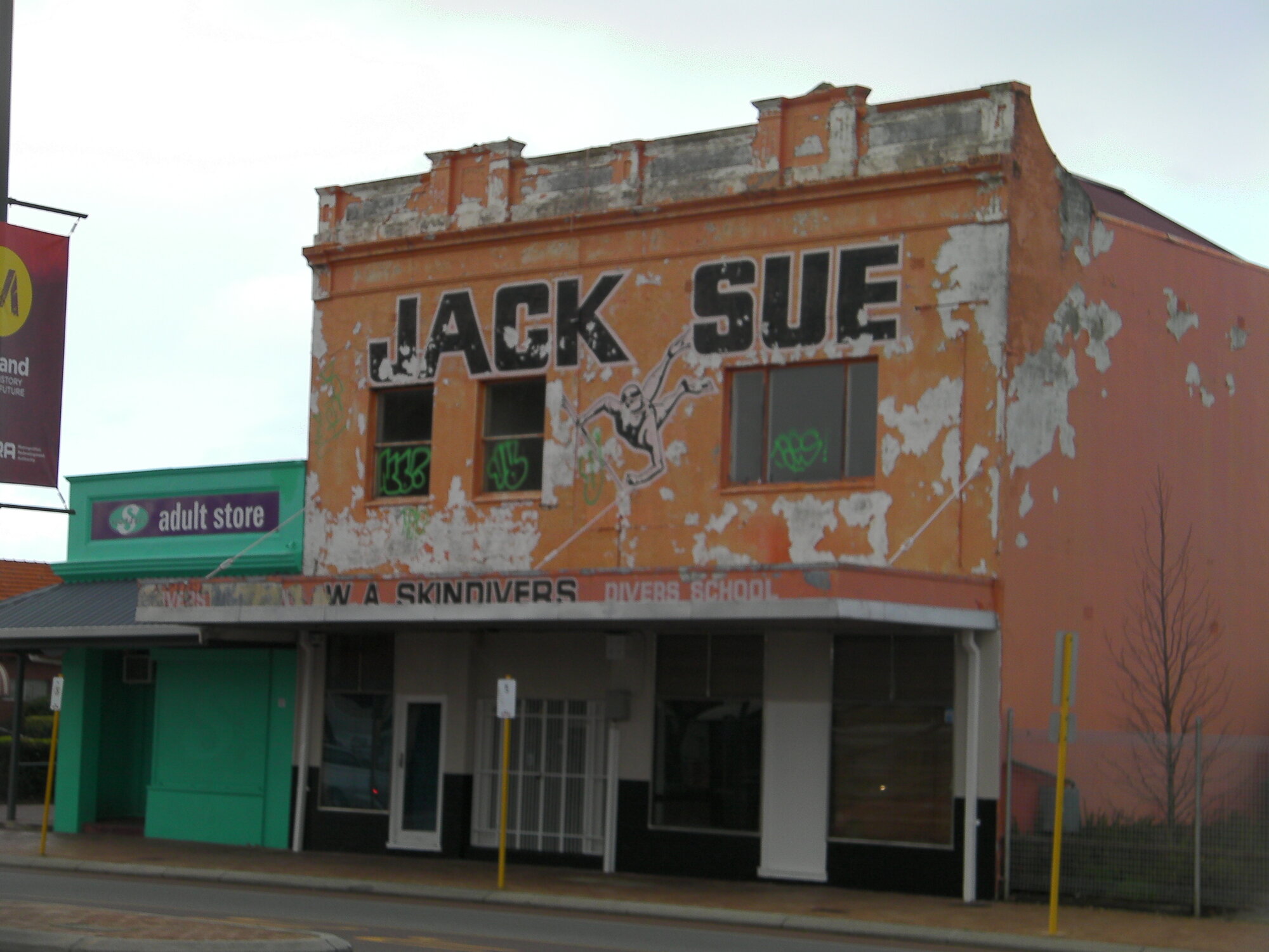 Jack Wong Sue's Diving Shop, Midland