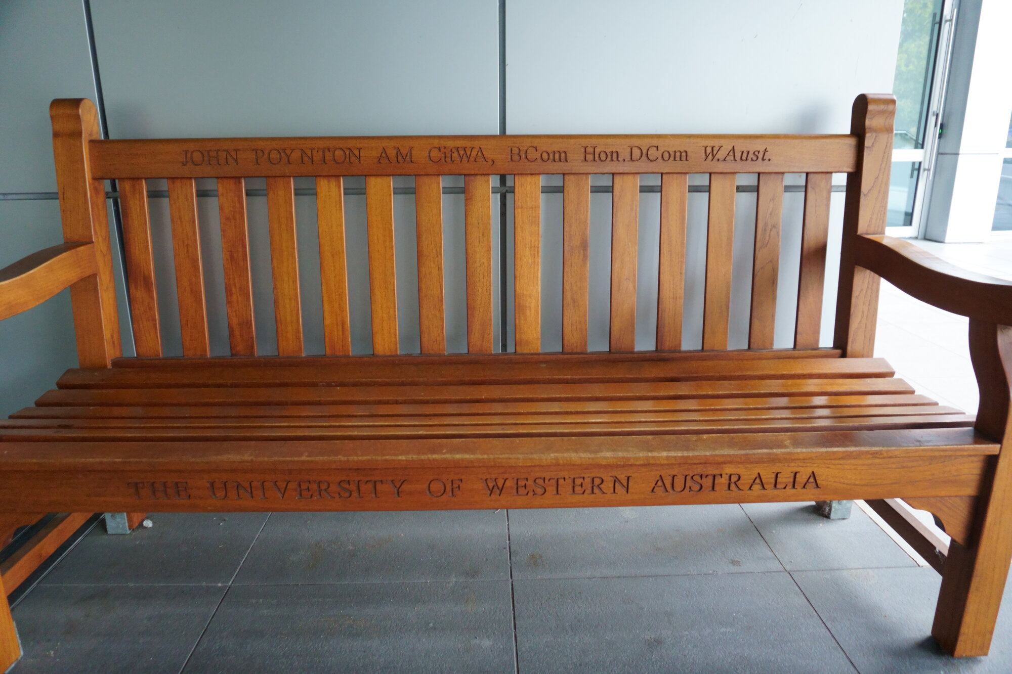 62689P - UWA Benches Project - POYNTON : JOHN POYNTON AM CitWA, BCom Hon.DCom W.Aust. - Business School - Close Up