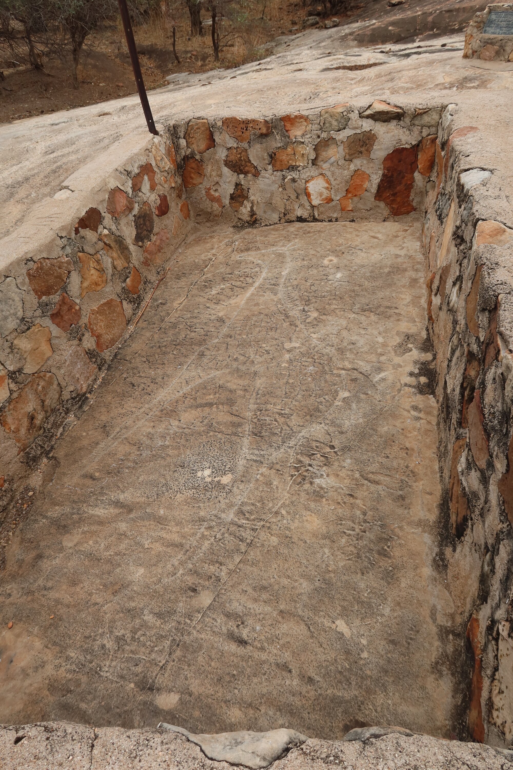 Mtetengwe petroglyph site giraffe 2021.10 (2).jpeg