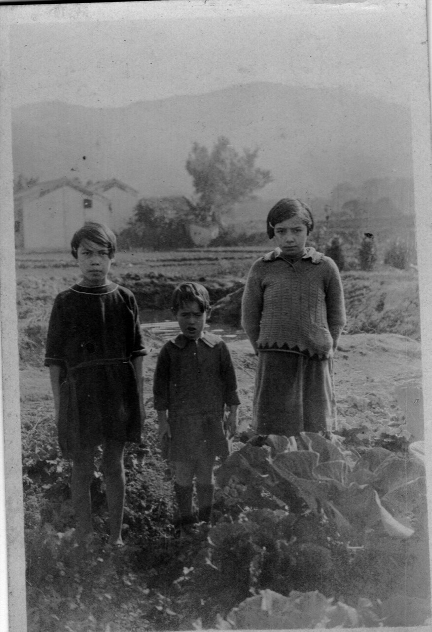 Mavis, Edna and Sheila Ming in their Ancestral Village