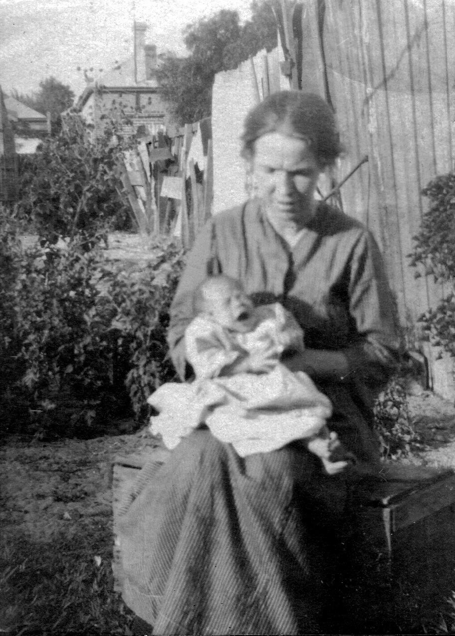 Mabel and Sheila Ming, c.1922