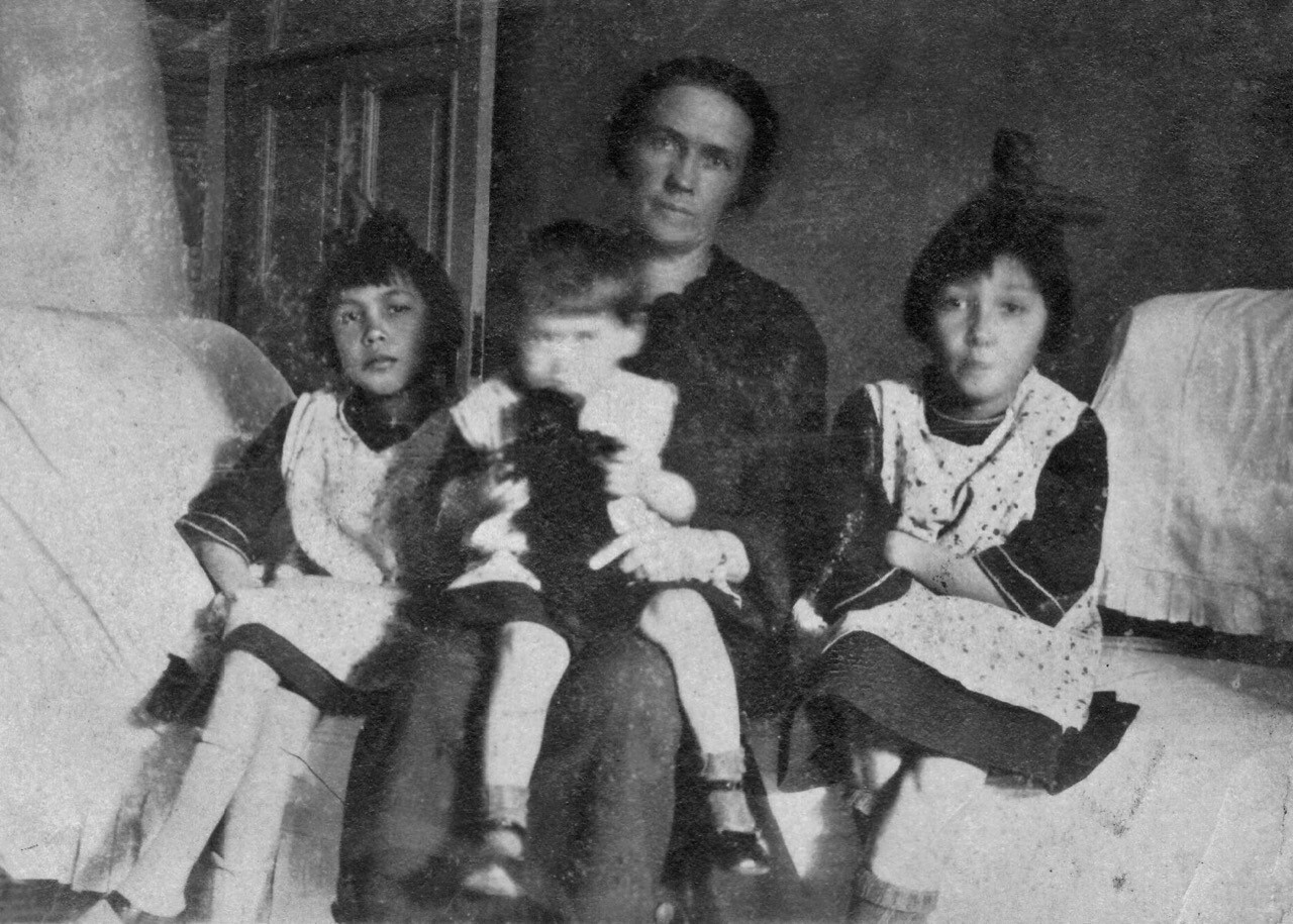 Mabel with Edna, Sheila and Mavis Ming, c.1924