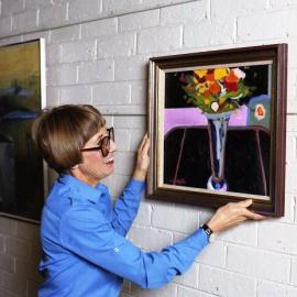 21564P - Rie Heymans - Curator of Pictures in Undercroft Gallery with painting by Chris Capper