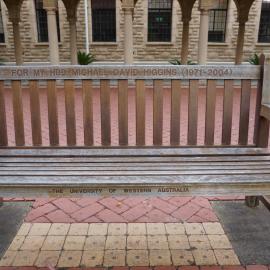 62718P - UWA Benches Project - HIGGINS : FOR MY HBB. MICHAEL DAVID HIGGINS (1971-2004) - Gillett Promenade, Geology - Close Up