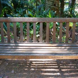62721P - UWA Benches Project - WA MINING CLUB : IN MEMORY OF THOSE WHO LOST THEIR LIVES IN THE MINING INDUSTRY PRESENTED BY THE WEST AUSTRALIAN MINING CLUB DECEMBER 2000 - Tropical Grove - Close Up
