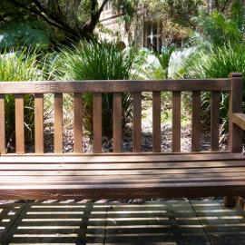 62774P - UWA Benches Project - SARFATY : PETER & ELIZABETH SARFATY 1989 - Whelan Court - Close Up