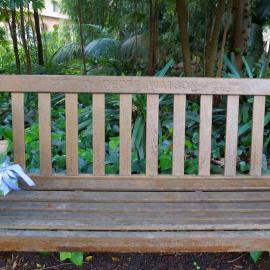 62778P - UWA Benches Project - WATSON : IN MEMORY OF Dr GEOFF WATSON FROM HIS FAMILY - Tropical Grove - Close Up