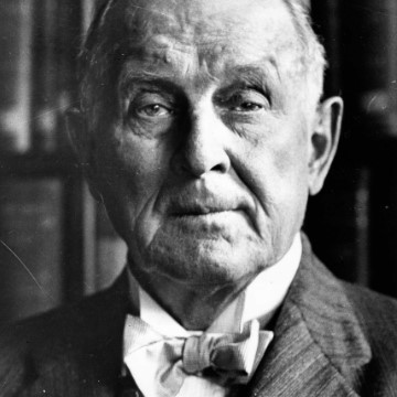 Sir Walter Hartwell James
