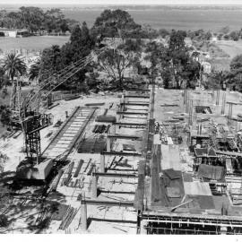 539P - Aerial view of Library Building and Arts Building under construction from Physics Building - Crane on tracks - Workers - 14 December 1962