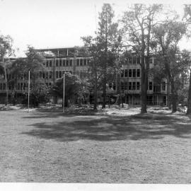 559P - View of south elevation of new Library under construction taken from James Oval  - 22 July 1963