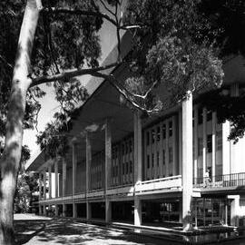 2520P - Reid Library - Ground level exterior view from north west corner