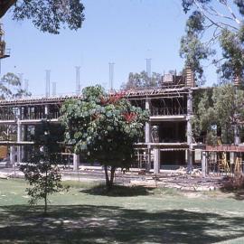 3689P - North elevation of Reid Library during construction