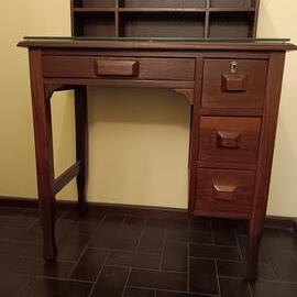 J. W. Wing Desk - photo #3