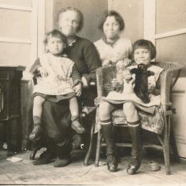 Sheila, Mabel, Mavis and Edna Ming, c.1924