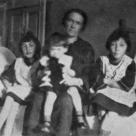 Mabel with Edna, Sheila and Mavis Ming, c.1924