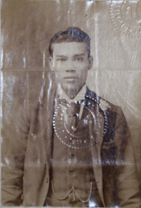 Gee Hop, pictured around the age of 30 on his Certificate to return to the Colony (source: State Records Office, S675, Cons 527, 1900/2156).