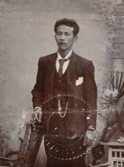 Dan Yen Chew from his Certificate to return to the colony (source: State Records Office, S675, Cons 527, 1900/568).