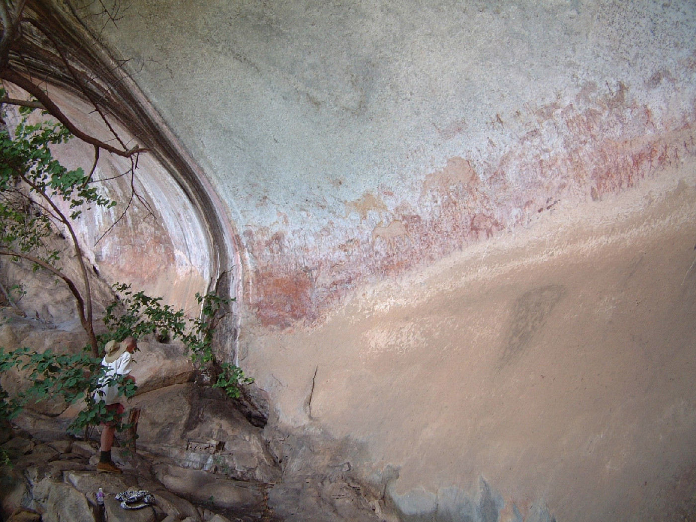 General view of Chavadzimu Cave (photograph by Rob Burrett in 2003)