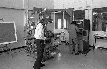 Photograph courtesy of UWA Archives 7889P - Associate Professor John Wager - Workshop showing the uses of robotics in industry