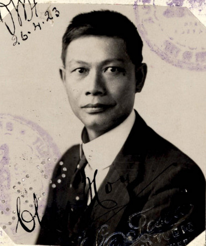 Chen Hoy pictured around the age of 42 in 1923 on his Certificate of Exemption from the Dictation Test (source: National Archives, K1145, 1923/69).