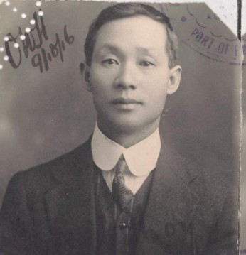 Frank Hoy, pictured around the age of 35 in 1916 on his Certificate Exempting him from the Dictation Test (source: National Archives, K1145, 1916/149).