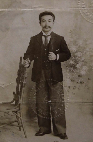 Long Jung (Long Cheong) from his Certificate to Return to the Colony (source: State Records Office, S675, Cons 527, 1898/2938).