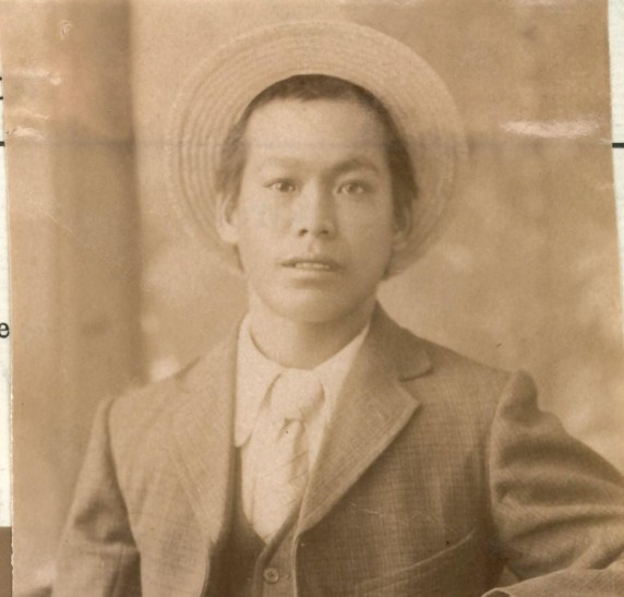 Photograph of Quong Wo aged 24 in 1902 from his CoD paperwork (source: NAA: K1145, 1902/104) 