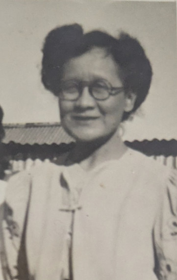 Maggie Yuen, probably in the back yard of her Newcastle Street home, date unknown. Courtesy of the Hoy family.