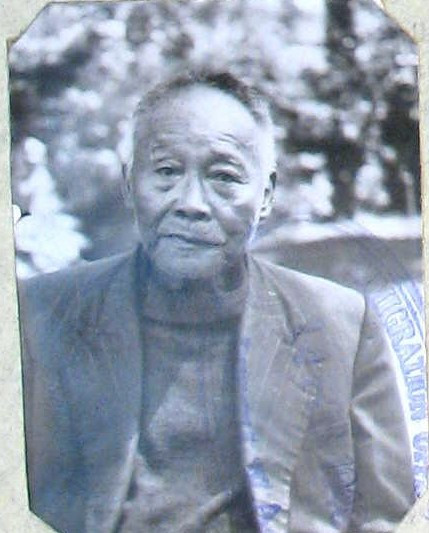 Photograph of Hsieh Wei Li in 1948 from his application for registration paperwork.