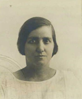 Chong Han Anna Frieda aged 35 in 1925 from her Chinese passport issued in Melbourne in February 1925 (source: NAA: PP9/4, CHONG HAN, ANNA FREIDA)