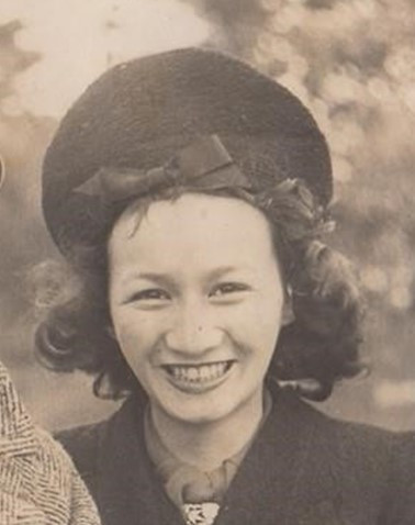 Picture of Joyce Fong (nee Lim) from a family photograph generously shared by the Fong family. Reproduced with thanks.