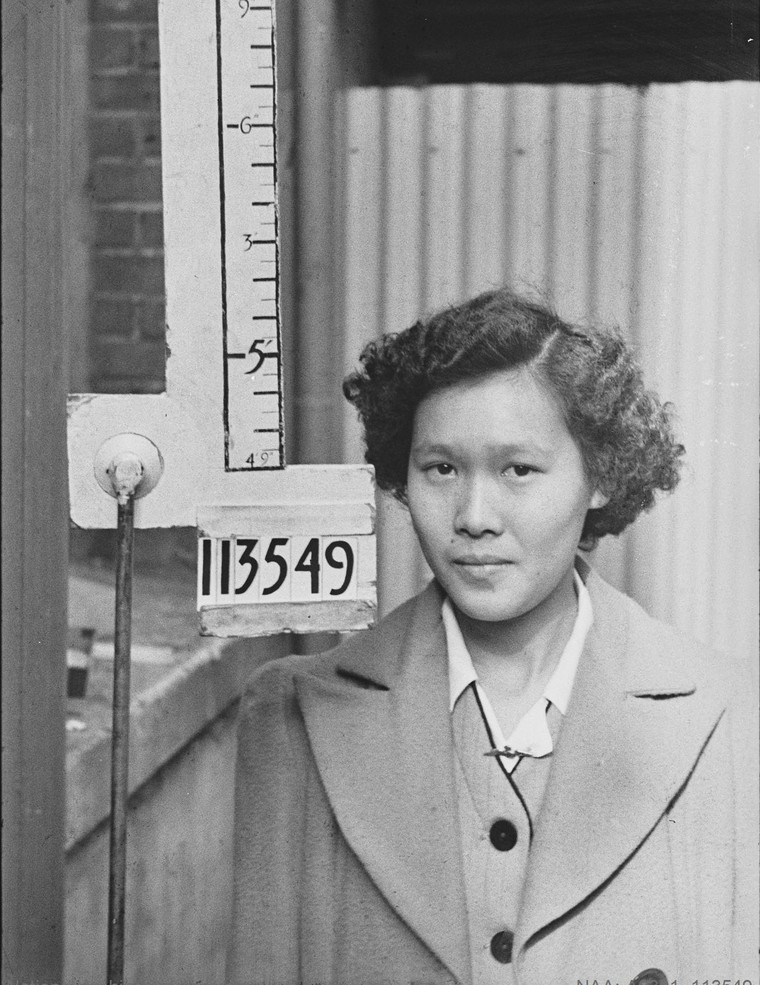 Roise Yuen's photo when enlisting in WWII (source: National Archives, A9301, 113549).