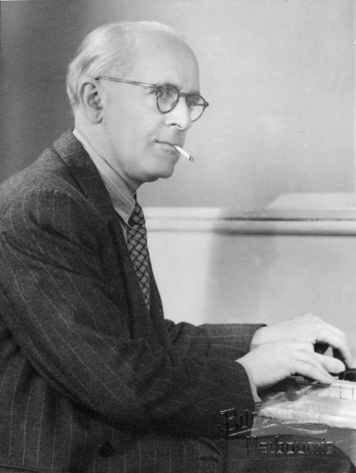 Leo Paul Schramm, about 1950.
Alexander Turnbull Library, Schramm Collection (PAColl-2580) Reference: C-012476-1/2