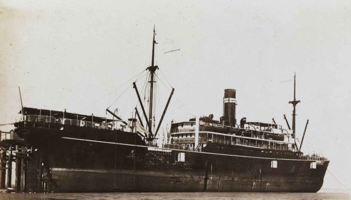 SS Minderoo in port in Broome in 1923 (source: SLWA Samuel Rea collection of photographs; BA2596/2/295)