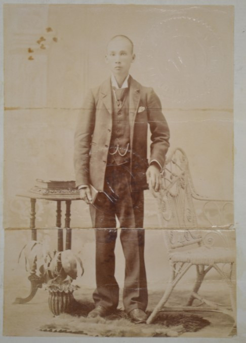 AH HUNG (5), 1900, taken from his immigration certificate

Courtesy State Records Office WA: S675, Cons 527 1900/2419