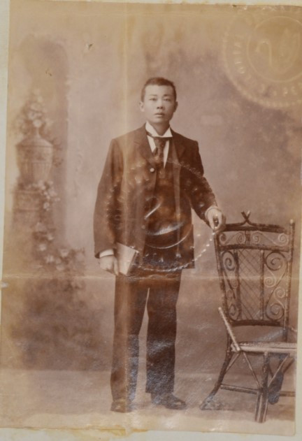 Ah Wee (7) pictured on his Certificate to return to the colony in 1900 (source: State Records Office, S675, Cons 527, 1900/1587). 